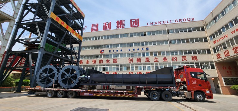 郑州昌利重工轮式洗砂机和螺旋洗砂机.jpg
